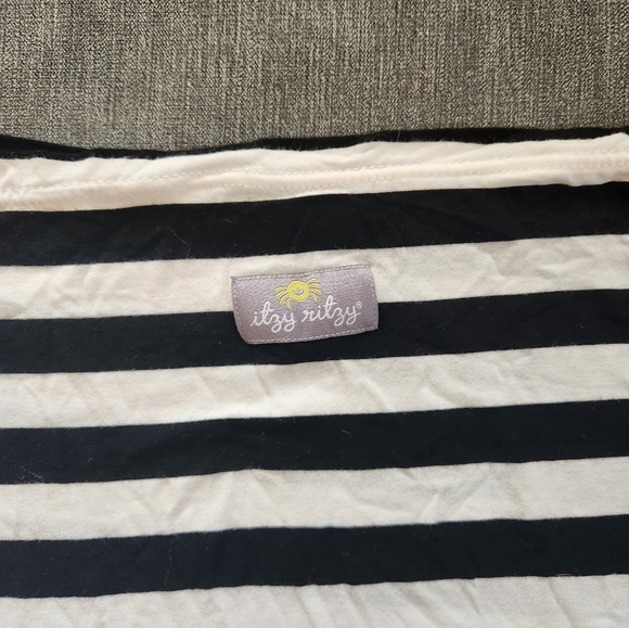 Euc itzy ritzy car seat cover - Picture 2 of 2